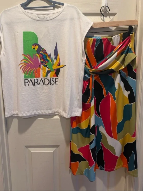 Sequined multicolor parrot sequin embellishment Cotton Top - Picture 4 of 15